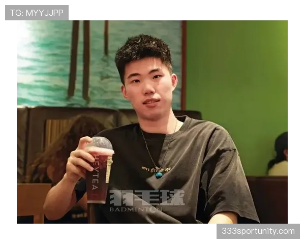 翁泓阳训练完直接啃鸡腿？这自律和放纵切换也太丝滑了
